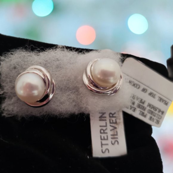 Cultured Fresh Water Pearl Earrings 8-8.5MM SS. - Picture 1 of 3